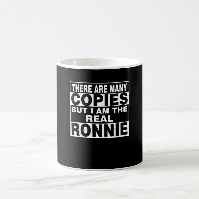 Ich bin Ronnie Funny Personalisierter Spaß Kaffeetasse (Mittel)