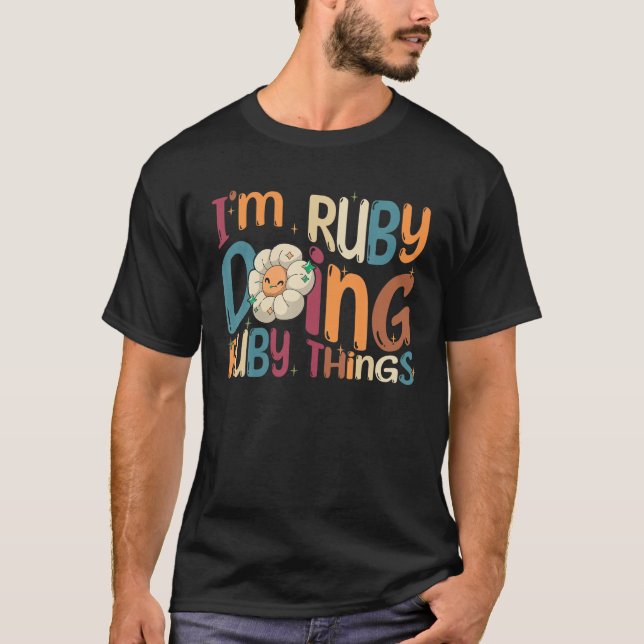Ich bin Ruby Doing Ruby Things Funny Groovy Retro  T-Shirt (Vorderseite)