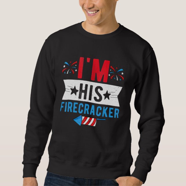 Ich bin sein Firecracker Niedlich 4. Juli Matching Sweatshirt (Vorderseite)