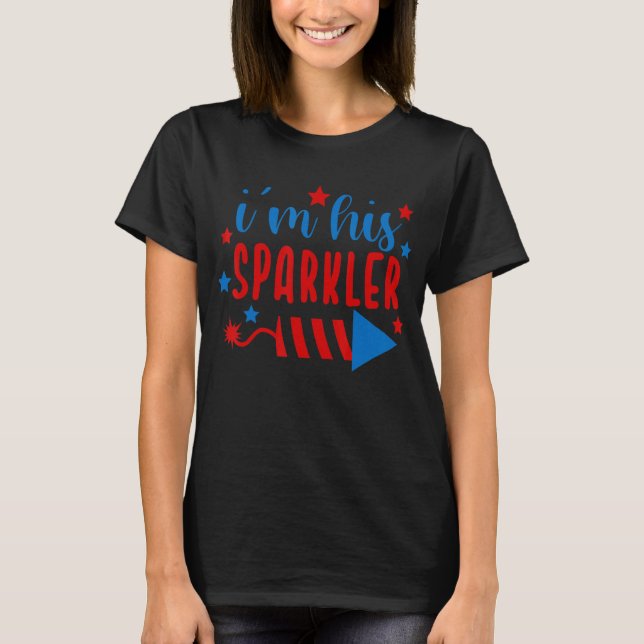 Ich bin sein Firecracker Niedlich 4. Juli Matching T-Shirt (Vorderseite)