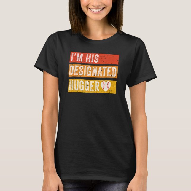 Ich bin seine designierte Hugger Funny Baseball Gi T-Shirt (Vorderseite)
