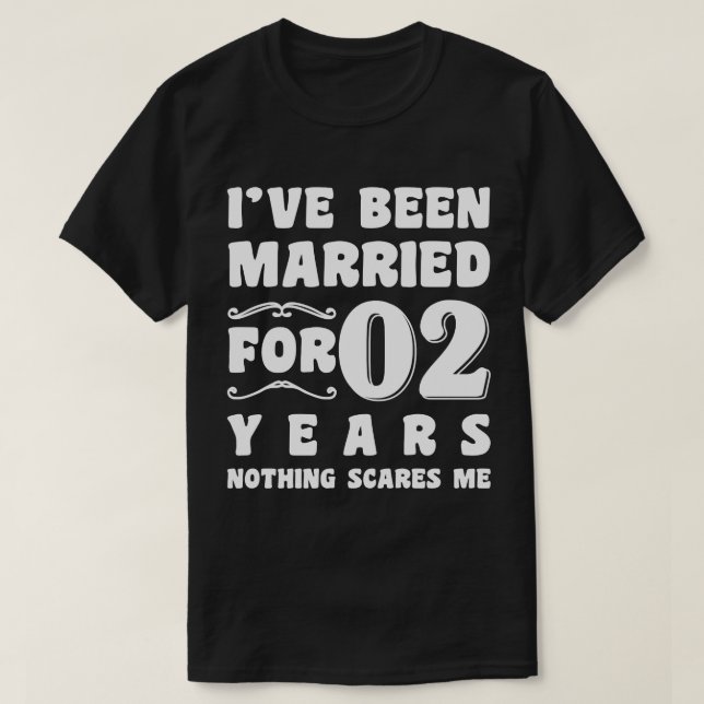 Ich bin seit zwei Jahren Verheiratet T-Shirt (Design vorne)
