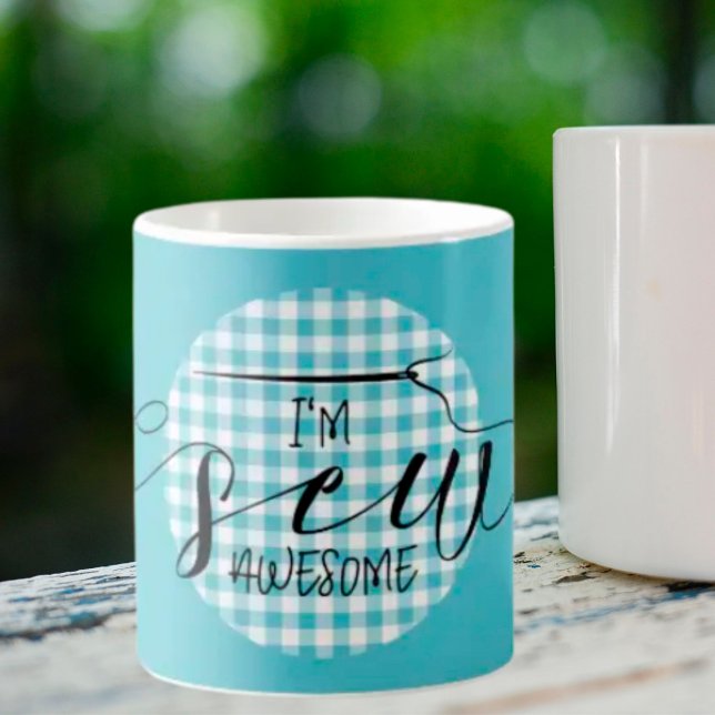 Ich bin Sew Phantastisch Blue Gingham Kaffeetasse (Von Creator hochgeladen)