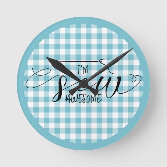 Ich bin Sew Phantastisch Blue Gingham Runde Wanduhr (Vorderseite)