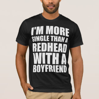Ich bin singleer als ein Rothaariger mit einem Fre T-Shirt