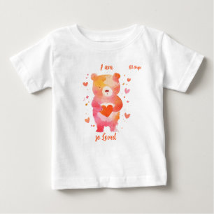 "Ich bin so geliebt" mit Bär individuell anpassbar Baby T-shirt