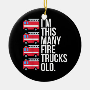 Ich bin so viele Feuerwehrautos alt T-Shirt Vier J Keramik Ornament