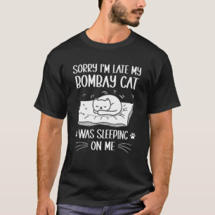 Ich bin spät dran, meine Bombaykatze hat auf mir g T-Shirt