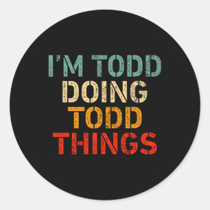 Ich bin Todd Doing Todd Things Funny Sprichwort Ge Runder Aufkleber