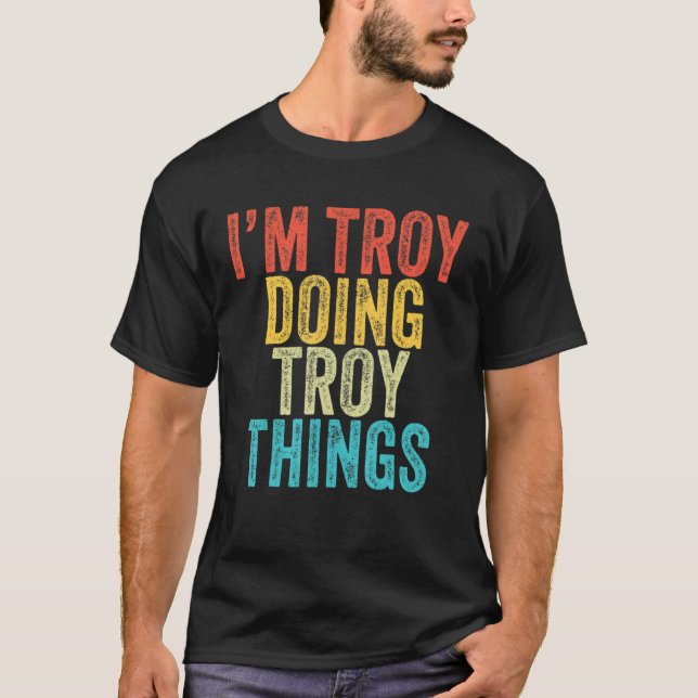 Ich bin Troy Doing Troy Things Funny Troy Geburtst T-Shirt (Vorderseite)