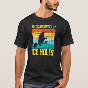 Ich bin umgeben von Eis Löchern beim Eisangeln T-Shirt