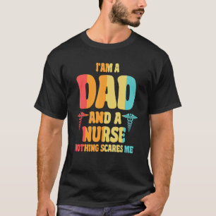 Ich bin Vater und Krankenschwester Nothing Scares T-Shirt