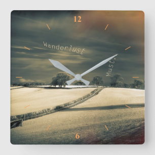 Ich bin Wander Beursache. Quadratische Wanduhr