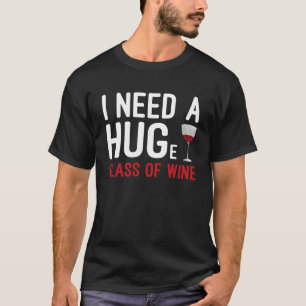 Ich brauche ein großes Glas Wein. Friendly Hug The T-Shirt