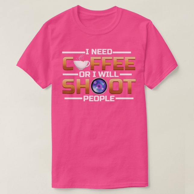 Ich brauche Kaffee, oder ich schieße Leute Kaffee T-Shirt (Design vorne)