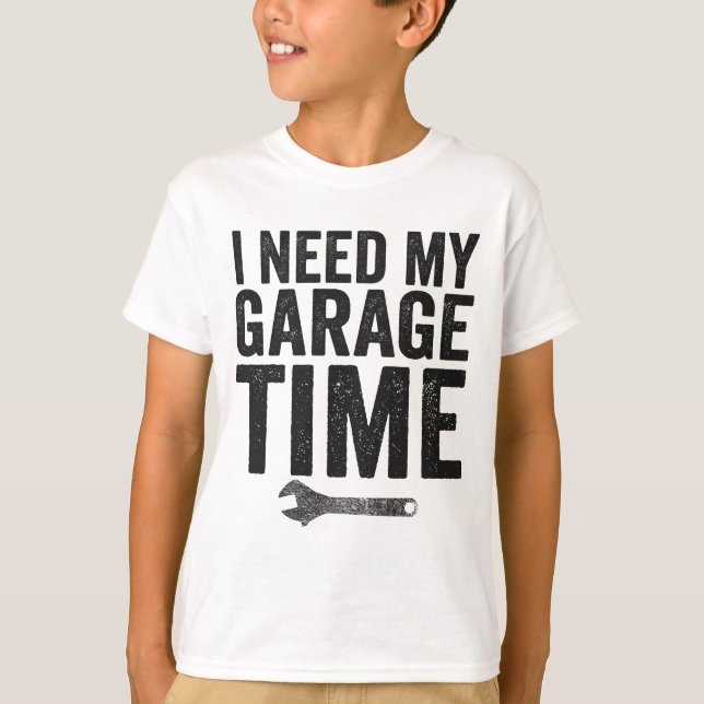 Ich brauche mein Garage Time Funny Car Enthusiast  T-Shirt (Vorderseite)