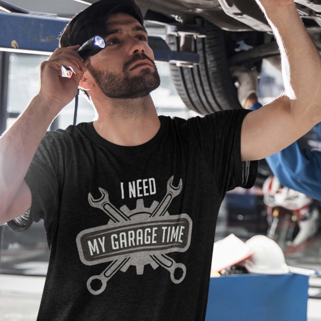 Ich brauche meine Garage-Zeit T-Shirt (Von Creator hochgeladen)