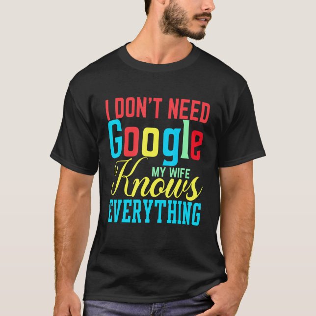 Ich brauche nicht Google Meine Ehefrau weiß alles  T-Shirt (Vorderseite)