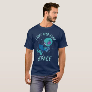 Ich brauche nur eine Alien mit Laptop. T-Shirt