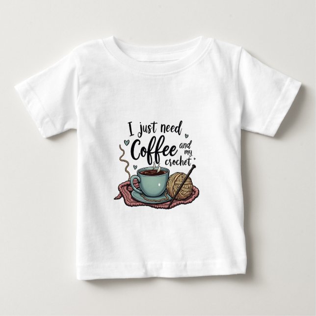 Ich brauche nur Kaffee und Crochet Baby T-shirt (Vorderseite)