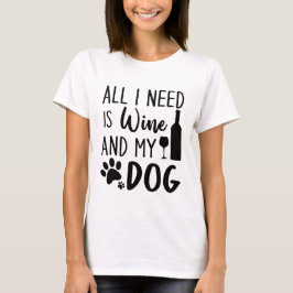 Ich brauche nur Wein und meinen Hund.  T-Shirt