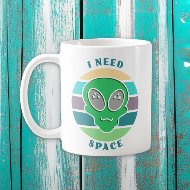 Ich brauche Platz | Funny Vintag Alien Pun Kaffeetasse (Von Creator hochgeladen)