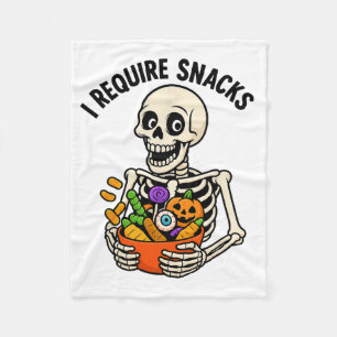 Ich brauche Snacks Lustiges Skelett Halloween Meme Fleecedecke