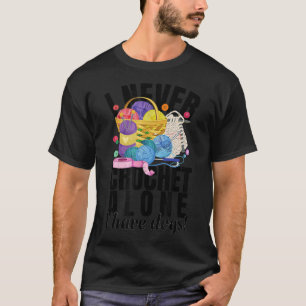 Ich Crochet nie allein Crochet liebt Handwerk Hund T-Shirt