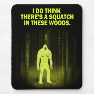 Ich denke, dass es ein squatch in diesem Holz gibt Mousepad
