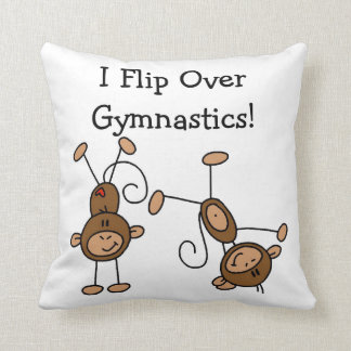 Ich drehe über Gymnastik um Kissen
