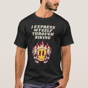 Ich drücke mich durch das Fahrrad aus T-Shirt
