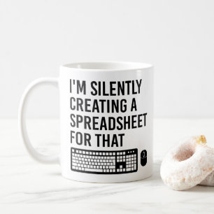 Ich erstelle still einen Tabellenkalkulationsberat Kaffeetasse