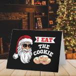 Ich esse das Keks Funny Dirty Joke Weihnachten<br><div class="desc">Weihnachtskarte des Weihnachtsmanns für einen frechen Urlaub. Design hat den Weihnachtsmann mit Sonnenbrille und dreckigem Witz "Ich esse den Keks". Schwarzer Hintergrund. Tolle Weihnachts-Party-Karte für einen Urlaub Spaß.</div>