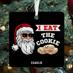 Ich esse das Keks Funny Dirty Joke Weihnachten Ornament Aus Metall<br><div class="desc">Weihnachtsschmuck im Weihnachtsgeschoss für ein ungezwungenes Urlaublachen. Design hat den Weihnachtsmann mit Sonnenbrille und dreckigem Witz "Ich esse den Keks". Schwarzer Hintergrund. Große Weihnachtsbaumdekoration in Weihnachten.</div>