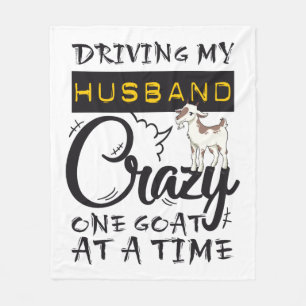 Ich fahre meine Ehemännin Crazy One Goat zu einer Fleecedecke