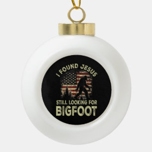 Ich fand Jesus, der immer noch nach Bigfoot schaut Keramik Kugel-Ornament