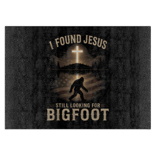 Ich fand Jesus immer noch Bigfoot ansehend lustige Schneidebrett