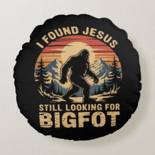 Ich fand Jesus und suche immer noch Bigfoot Rundes Kissen