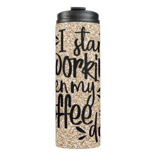 Ich fange an zu arbeiten, wenn mein Kaffee das tut Thermosbecher