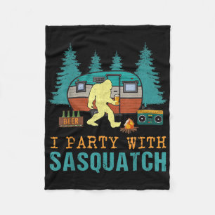 Ich feiere mit Sasquatch Bigfoot Camping Lustiges  Fleecedecke