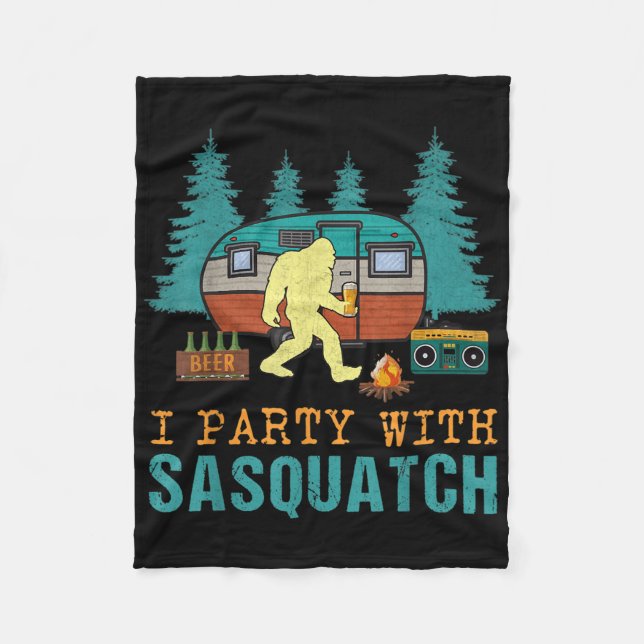 Ich feiere mit Sasquatch Bigfoot Camping Lustiges  Fleecedecke (Vorderseite)