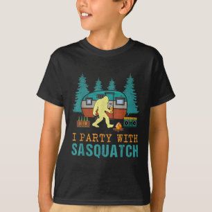 Ich feiere mit Sasquatch Bigfoot Camping Lustiges T-Shirt