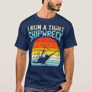 Ich führe eine enge Shipwreck Sunset Retro Elterns T-Shirt