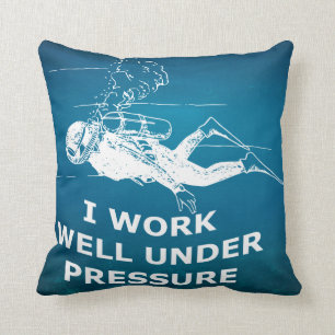 Ich funktioniere gut unter Druck (Sporttauchen) Kissen