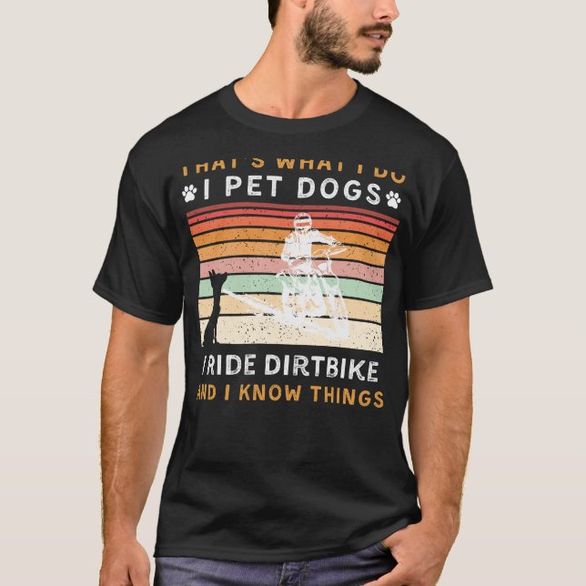 Ich füttere Hunde, fahre Dirtbike und weiß, was lu T-Shirt (Vorderseite)