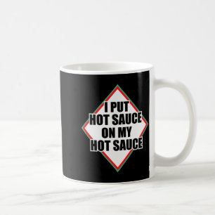 Ich gebe scharfe Soße auf meine scharfe Soße Kaffeetasse