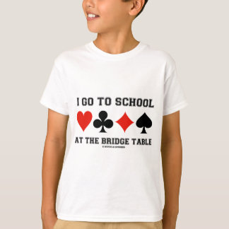 Ich gehe zur Schule am Brücken-Tisch T-Shirt