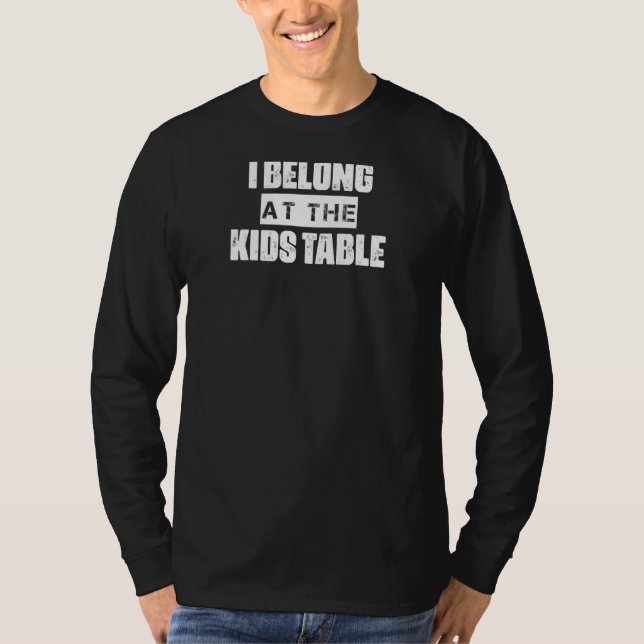 Ich gehöre am Kindertisch T-Shirt (Vorderseite)