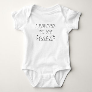 Ich gehöre meinem Daddy an Baby Strampler