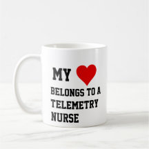 Ich gehöre zu einer Krankenschwester-Tasse für Tel